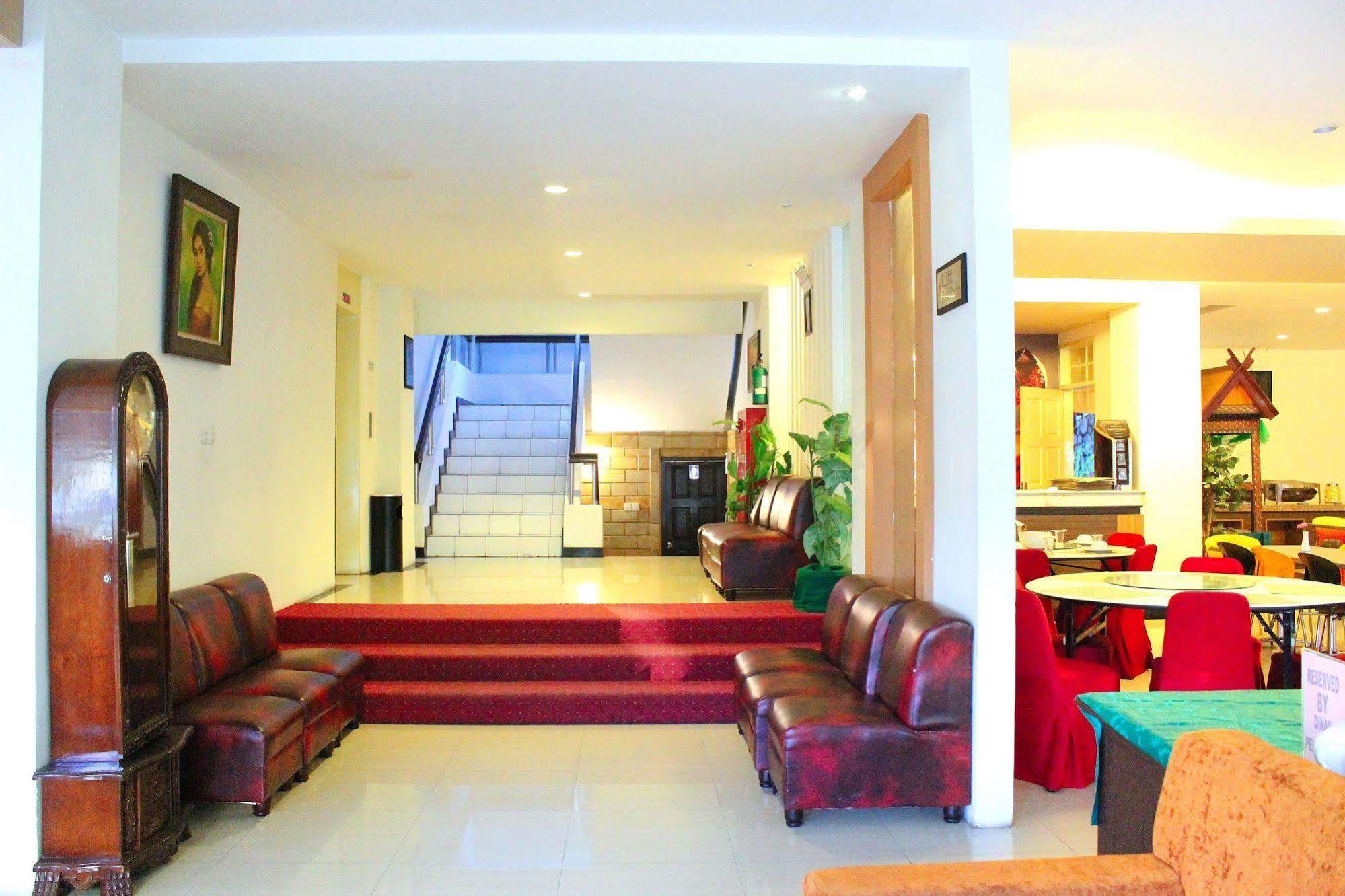 Zen Sam Ratulangi Hotel 2*