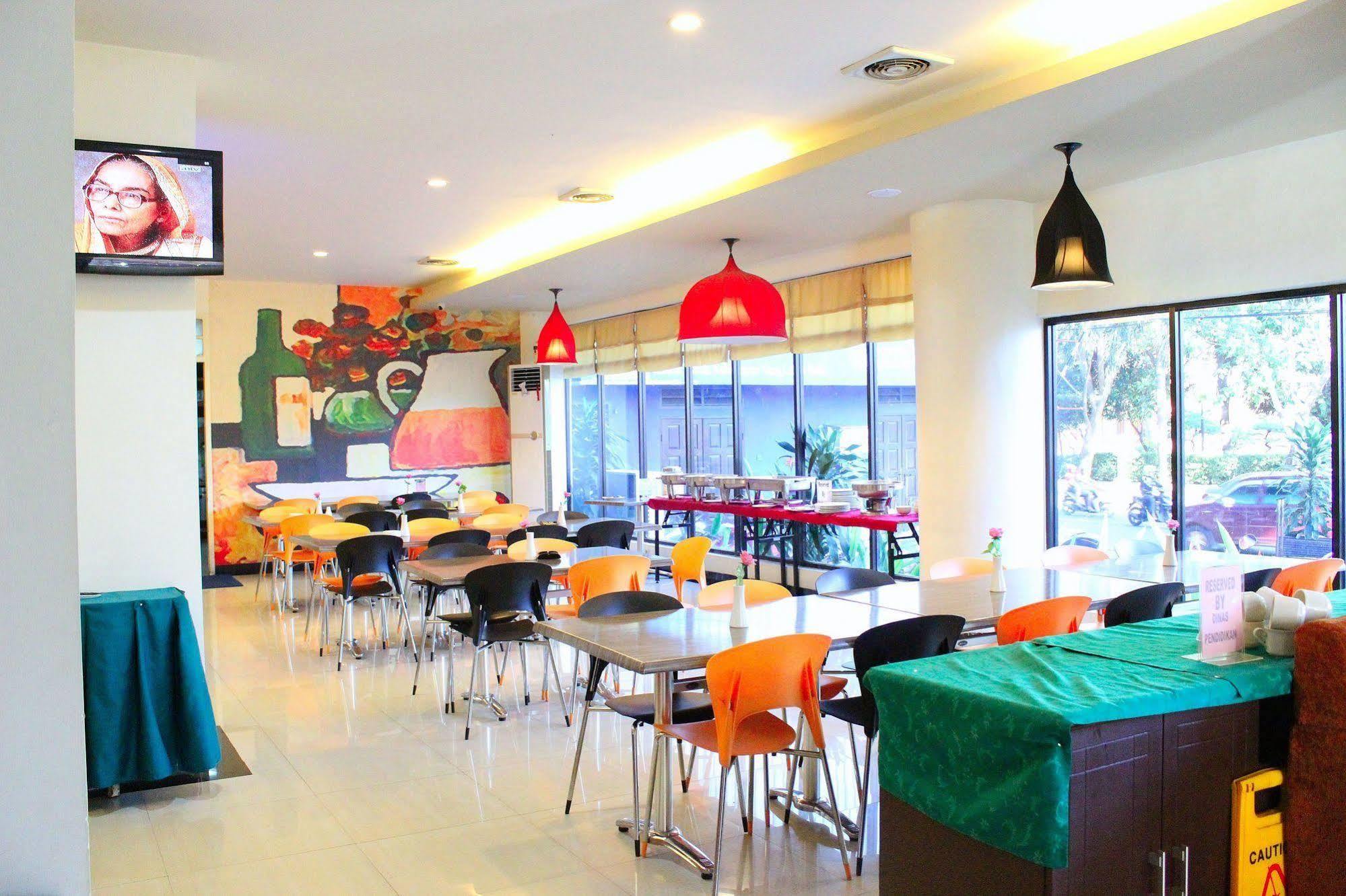 Hotel Zen Sam Ratulangi 2*